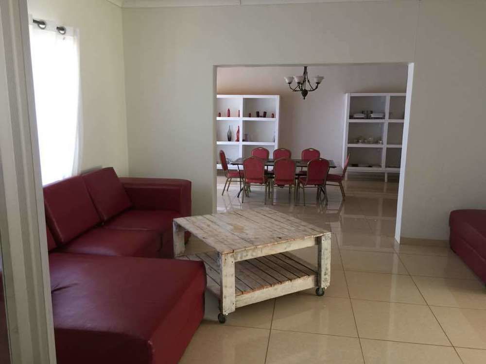 Mo-Nize Villa Guesthouse Otjiwarongo Exterior foto